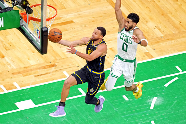 Golden State’s Stephen Curry, left, scored nearly twice as many points as Boston’s Jayson Tatum in Game 4 of the N.B.A. finals on Friday.