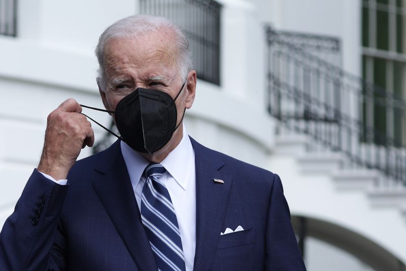 WASHINGTON, DC - AUGUST 26: U.S. President Joe Biden takes off his mask as he walks towards members of the press prior to a Marine One departure from the White House to Maryland August 26, 2022 in Washington, DC. President Biden will travel to Wilmington, Delaware for the weekend after his stop in Maryland. (Photo by Alex Wong/Getty Images)