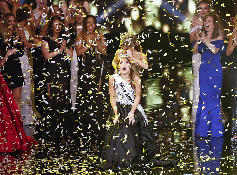 Former Miss America 2020 Camille Schrier crowns Miss Alaska Emma Broyles as the new 2022 Miss America at the 100th annual Miss America Competition at Mohegan Sun Arena in Uncasville, CT on Thursday, December 16, 2021.
Miss America 2021, Uncasville, Connecticut, United States - 16 Dec 2021
